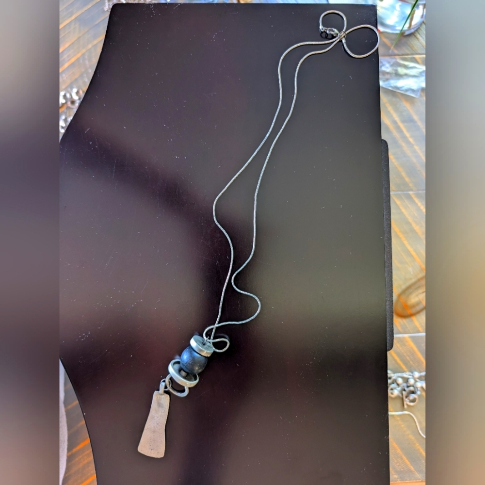 Elegant Black And Silver Pendant Necklace